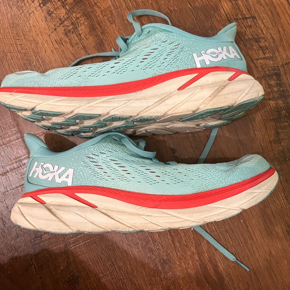 Hoka Clifton 8 size 7 best shoe ever!